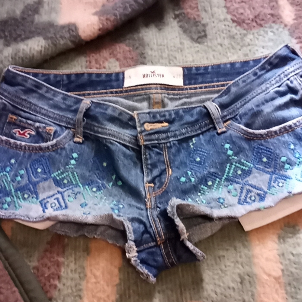 Hollister low-rise shorts size 5